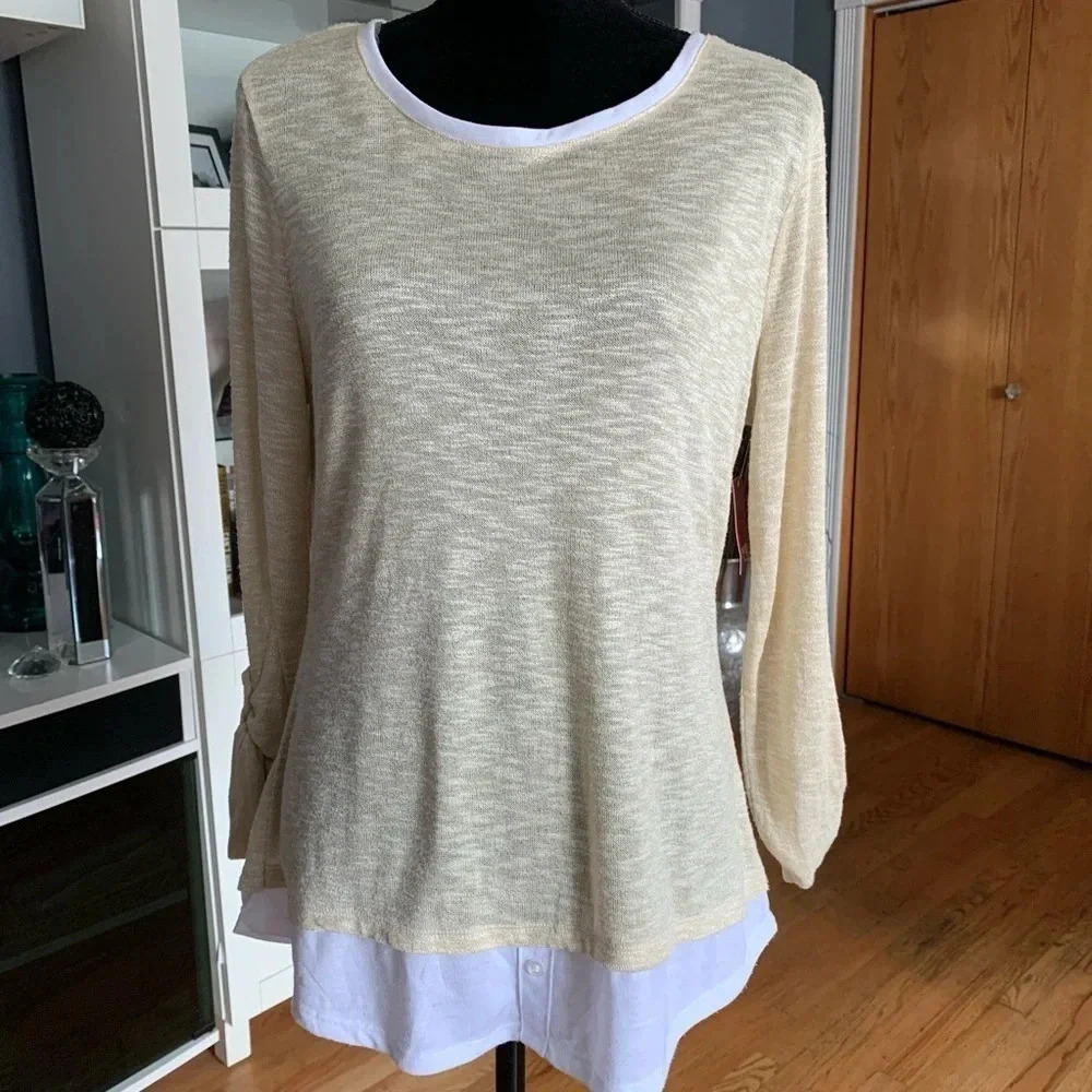 **NEW No Boundaries Rolled Tab Twofer Top